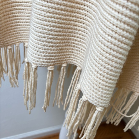 TALBOTS 100% Wool Ivory Cream Turtleneck Poncho with Fringe Made in Japan S/M - Picture 11 of 14
